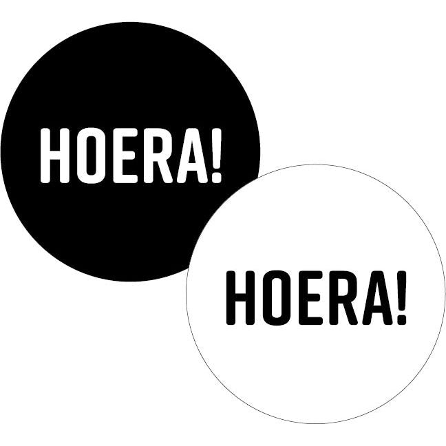 Klika -  KP etiket Hoera!, diameter 40 mm, 2 varianten, rol van 250 stuks