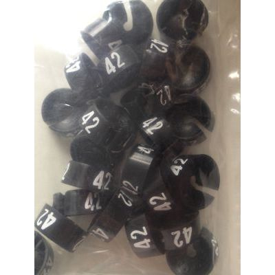 Klika - MB bianco/nero 42 da appendere alla gruccia