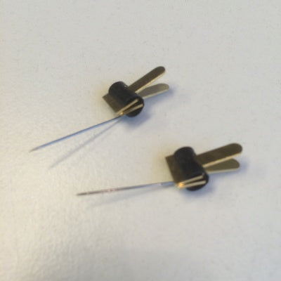 Klika - Abrazadera para tarjetas mini con pasador 20 mm 50 piezas