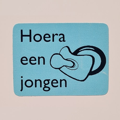 Klika - Etiket Hoera een jongen blauw/zwar 25x2520 stuks