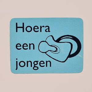 Klika -  Etiket Hoera een jongen blauw/zwar 25x25