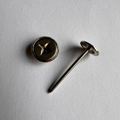 Klika - Puntina da disegno 25 mm con cappuccio per tappetini auto