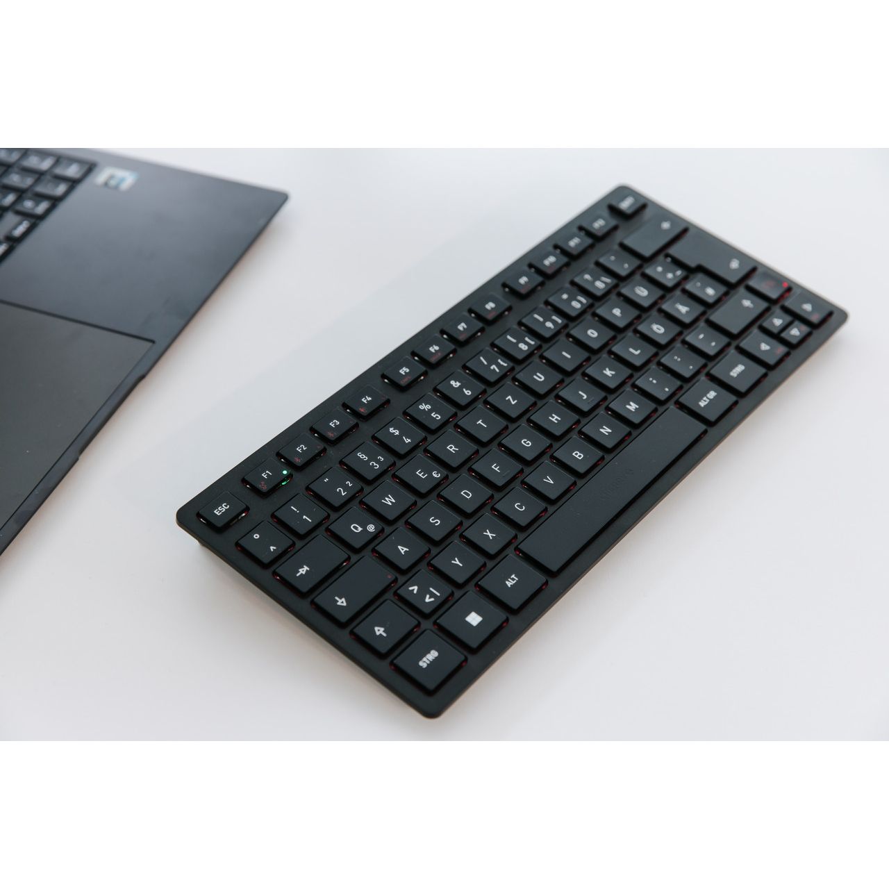 CHERRY -   KW 9200 MINI toetsenbord Universeel USB + RF Wireless + Bluetooth QWERTZ Duits Zwart
