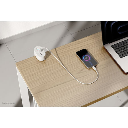 Neomounts -   DS22-840WH6 Bureaucontactdoos met klem en USB-C en USB-A poorten Quick-charge