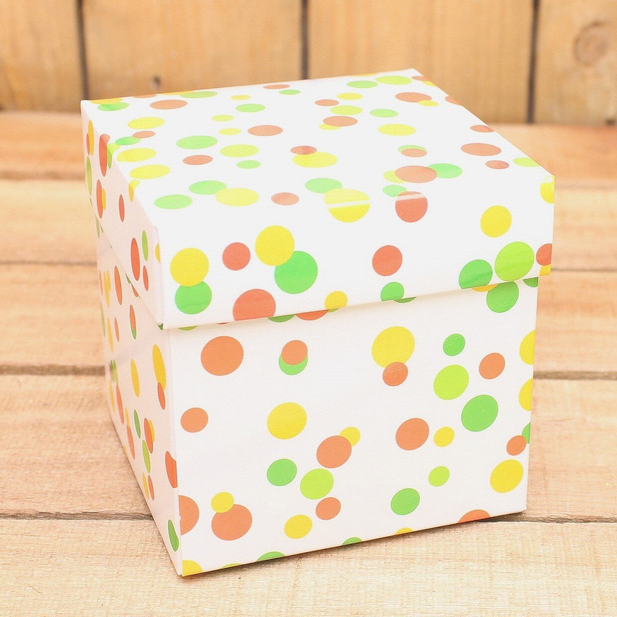 Bonbon doosjes - Chocolade doosje - Spring dot KUBUS - 24 stuks
